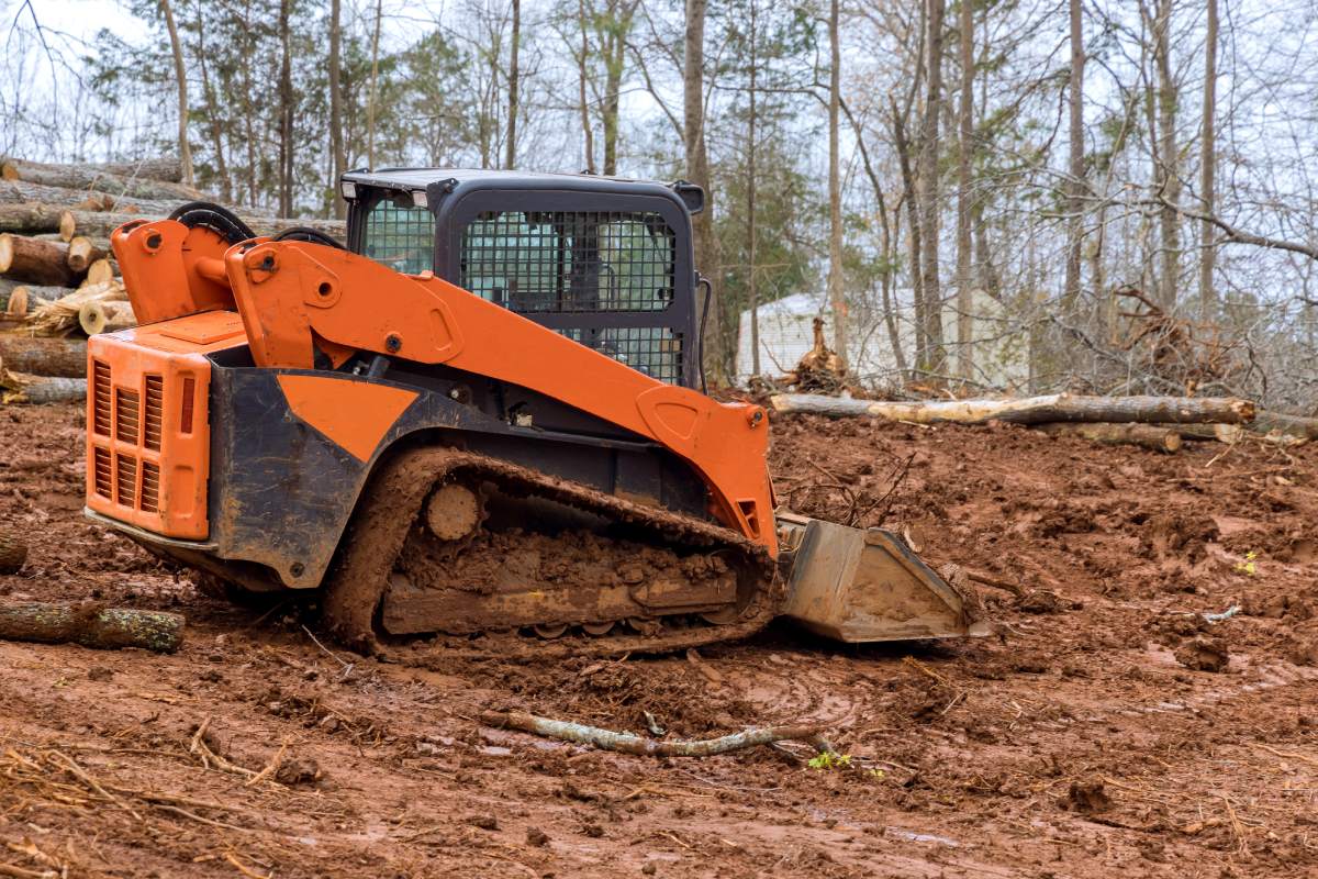 Preparation land logs in the tractor work with during landscaping works align the land for construction site (Preparation land logs in the tractor work with during landscaping works align the land for construction site, ASCII, 110 components, 110 byte